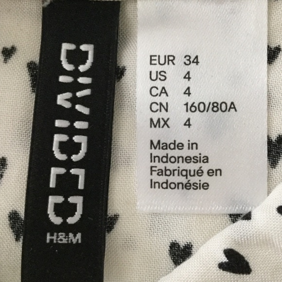 H&M Size 4 Minimal Hearts Off White 3/4sleeves Button down with chest POCKETS! - Picture 9 of 12